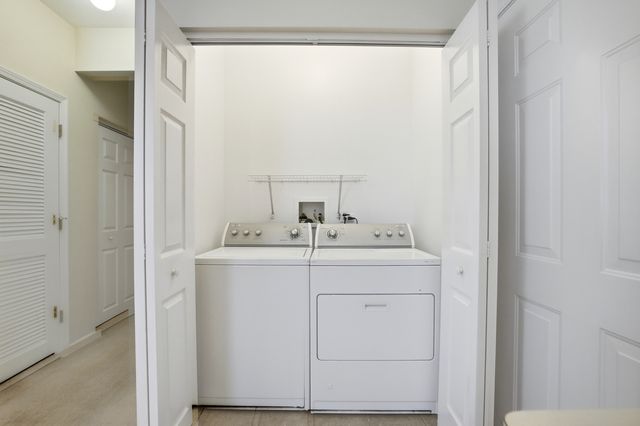 106 Hillwood Place, Aurora, IL 60506