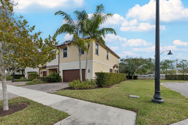 4622 Belgian Lane, Davie, FL 33314