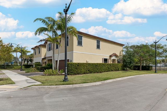 4622 Belgian Lane, Davie, FL 33314
