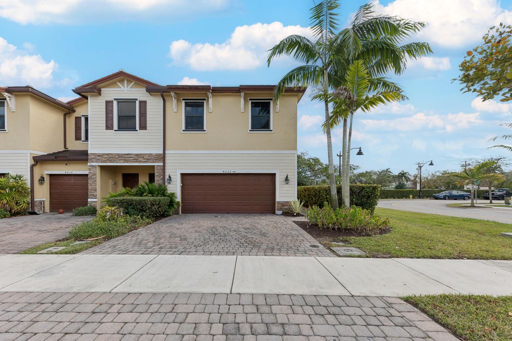 4622 Belgian Lane, Davie, FL 33314