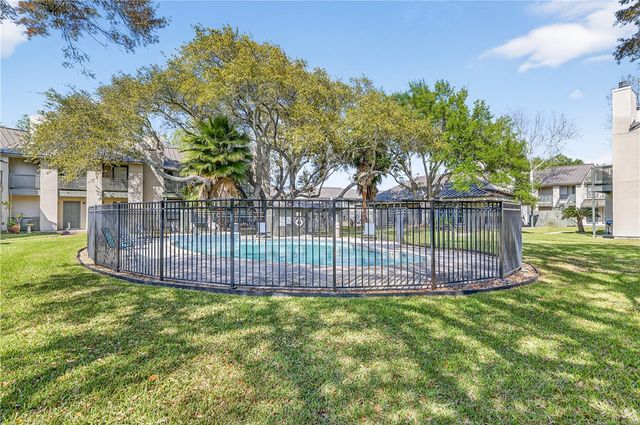 302 St Andrews G-203, Rockport, TX 78382