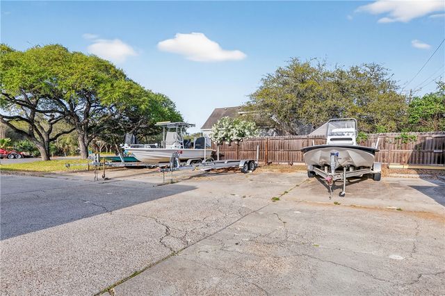 302 St Andrews G-203, Rockport, TX 78382