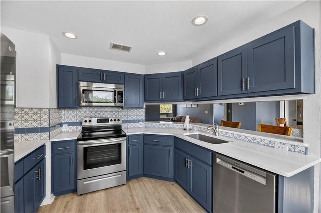 302 St Andrews G-203, Rockport, TX 78382