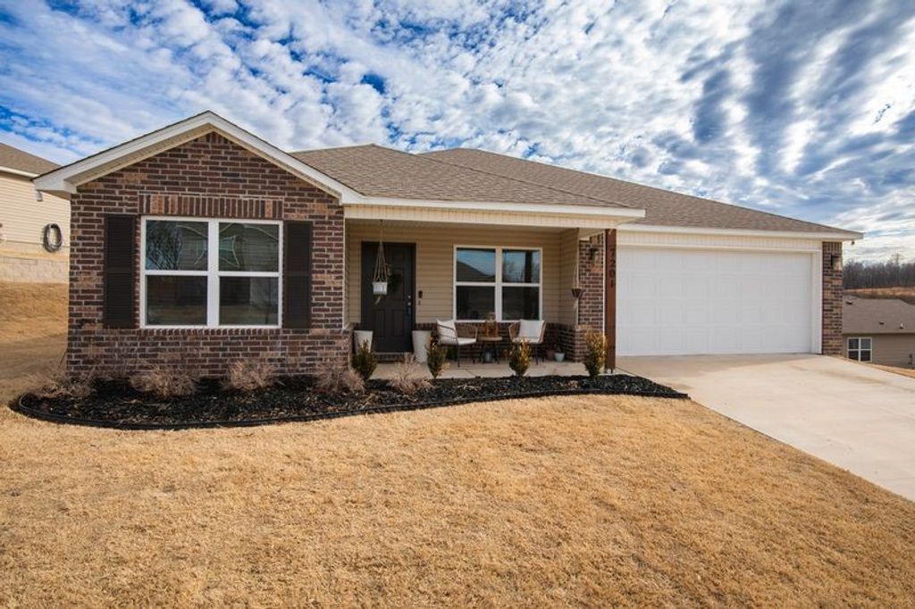 7201 SW Chalkstone Road, Bentonville, AR 72713