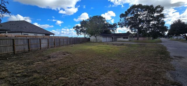 1801 Svetlik Avenue, Bay City, TX 77414