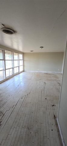 1801 Svetlik Avenue, Bay City, TX 77414