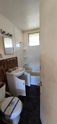 1801 Svetlik Avenue, Bay City, TX 77414