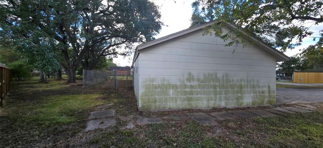 1801 Svetlik Avenue, Bay City, TX 77414