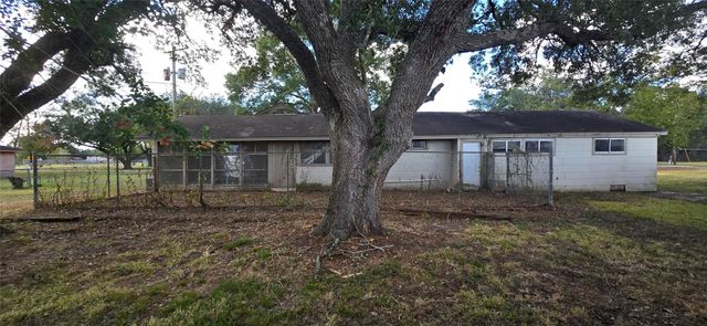 1801 Svetlik Avenue, Bay City, TX 77414