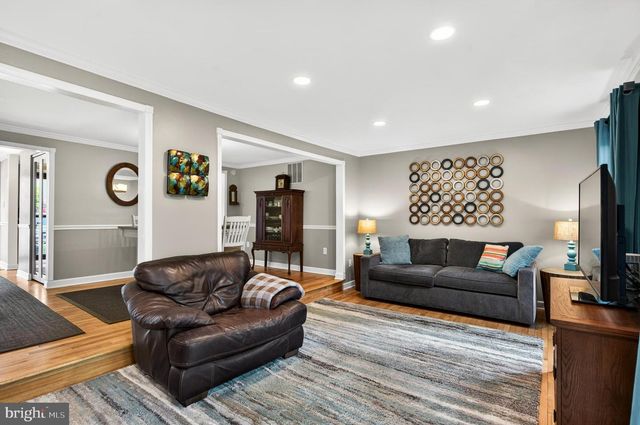 10111 CHESTNUT WOOD LN, Burke, VA 22015