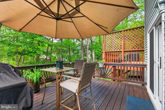 10111 CHESTNUT WOOD LN, Burke, VA 22015