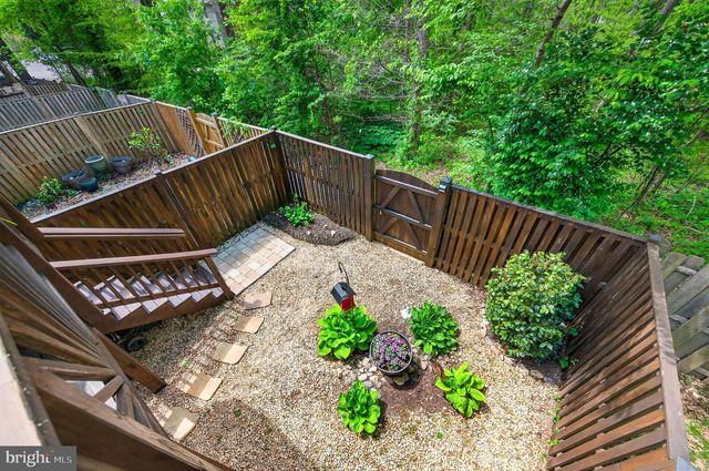 10111 CHESTNUT WOOD LN, Burke, VA 22015