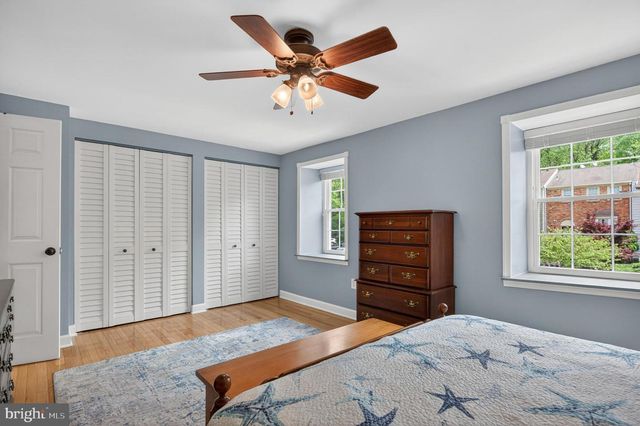 10111 CHESTNUT WOOD LN, Burke, VA 22015