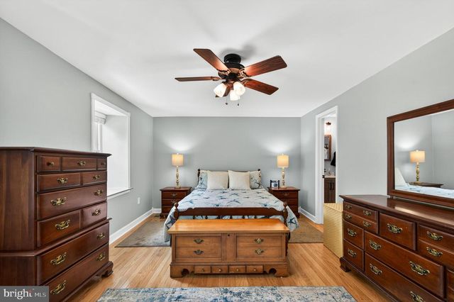 10111 CHESTNUT WOOD LN, Burke, VA 22015