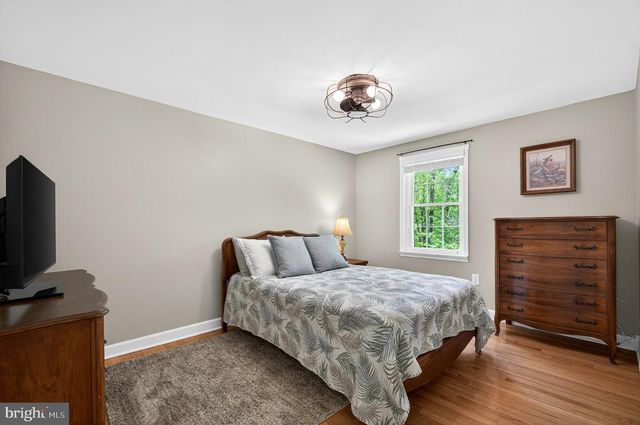 10111 CHESTNUT WOOD LN, Burke, VA 22015