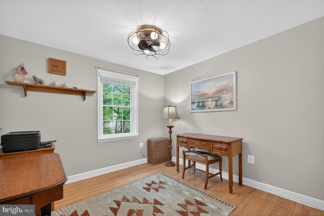 10111 CHESTNUT WOOD LN, Burke, VA 22015