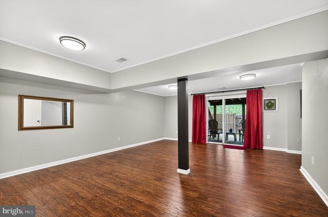 10111 CHESTNUT WOOD LN, Burke, VA 22015
