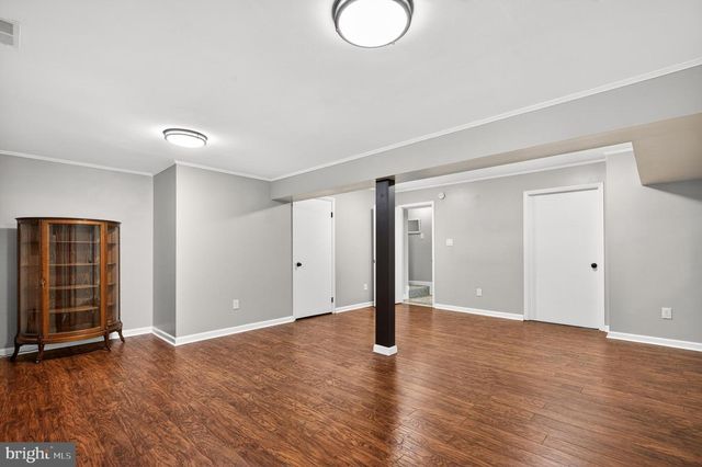 10111 CHESTNUT WOOD LN, Burke, VA 22015