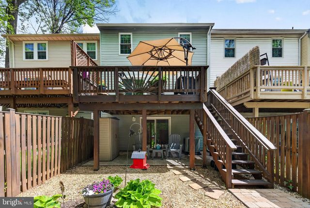 10111 CHESTNUT WOOD LN, Burke, VA 22015