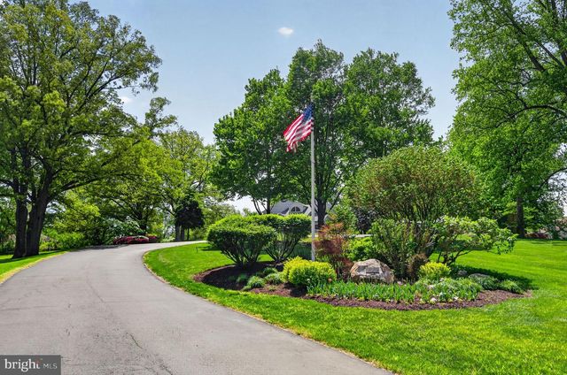 10111 CHESTNUT WOOD LN, Burke, VA 22015