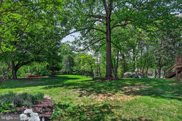 10111 CHESTNUT WOOD LN, Burke, VA 22015