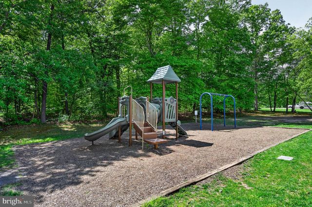 10111 CHESTNUT WOOD LN, Burke, VA 22015