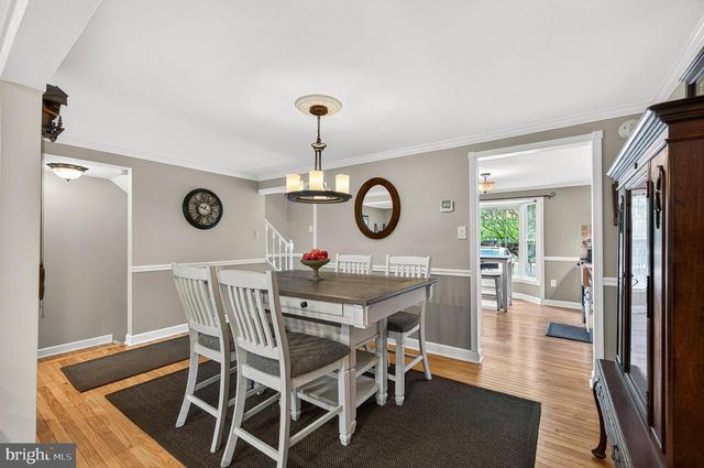 10111 CHESTNUT WOOD LN, Burke, VA 22015