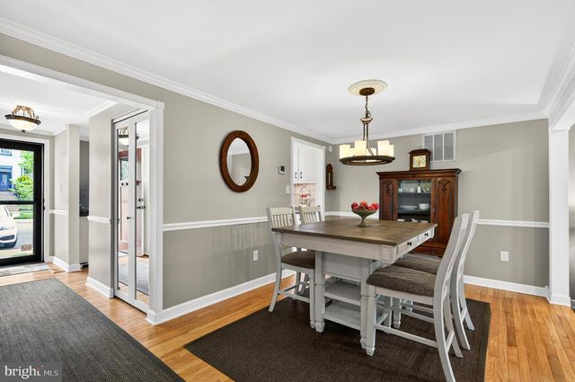 10111 CHESTNUT WOOD LN, Burke, VA 22015