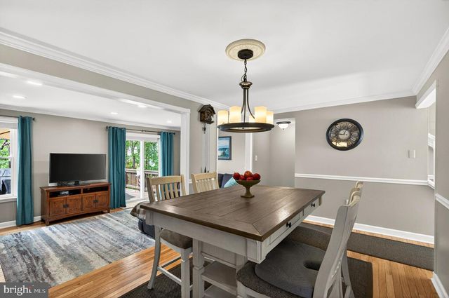 10111 CHESTNUT WOOD LN, Burke, VA 22015