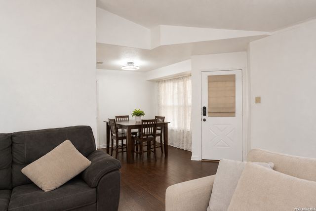 9827 Autumn Silver, San Antonio, TX 78254