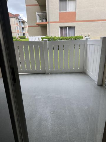 18860 NW 57th Avenue 106, Hialeah, FL 33015