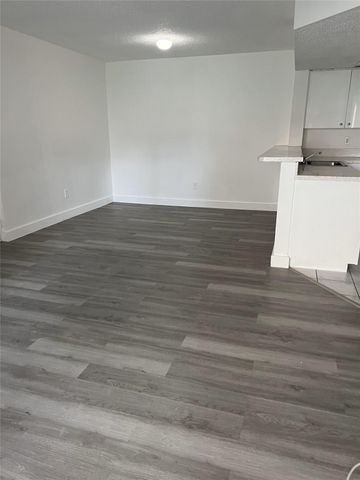 18860 NW 57th Avenue 106, Hialeah, FL 33015