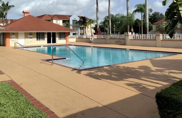 18860 NW 57th Avenue 106, Hialeah, FL 33015