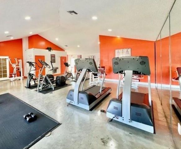 18860 NW 57th Avenue 106, Hialeah, FL 33015