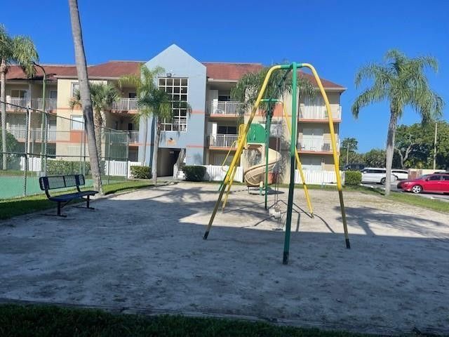 18860 NW 57th Avenue 106, Hialeah, FL 33015