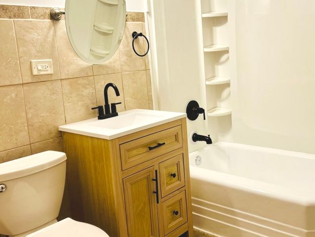 5110 W Hutchinson Street 2, Chicago, IL 60641