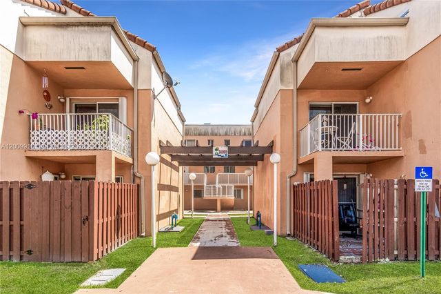 14905 SW 80th St 212, Miami, FL 33193