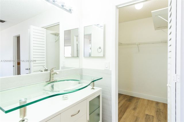 14905 SW 80th St 212, Miami, FL 33193