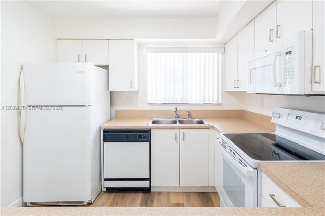 14905 SW 80th St 212, Miami, FL 33193