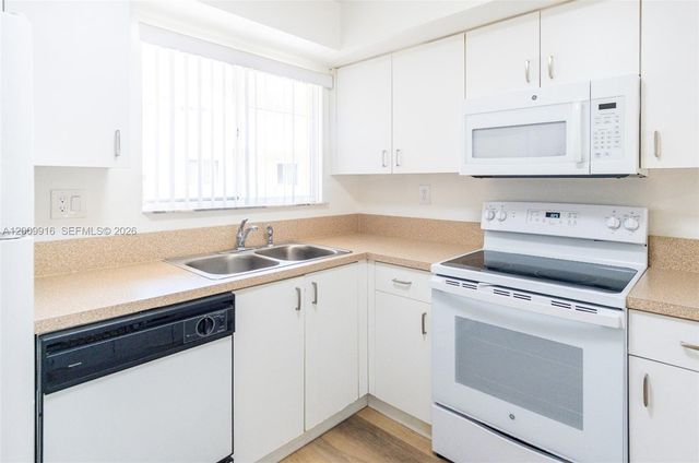 14905 SW 80th St 212, Miami, FL 33193