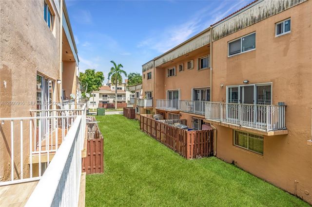 14905 SW 80th St 212, Miami, FL 33193