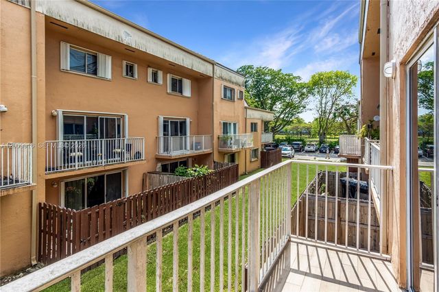 14905 SW 80th St 212, Miami, FL 33193