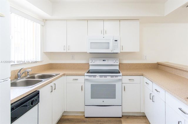 14905 SW 80th St 212, Miami, FL 33193