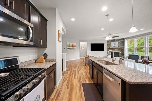 8021 Heatherglen Drive, Mentor, OH 44060