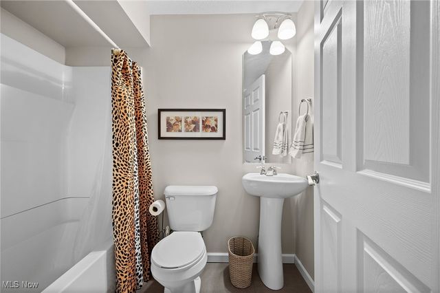 8021 Heatherglen Drive, Mentor, OH 44060