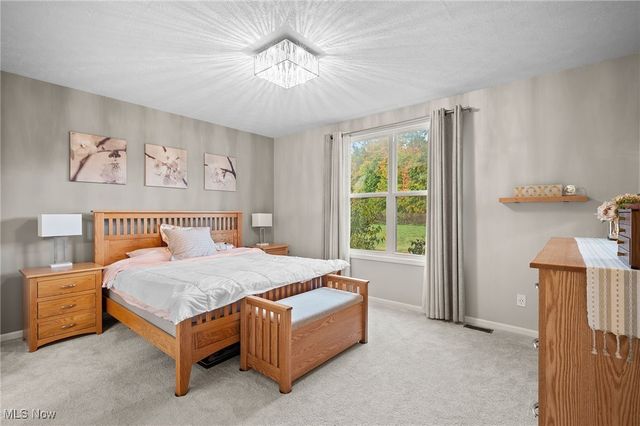 8021 Heatherglen Drive, Mentor, OH 44060