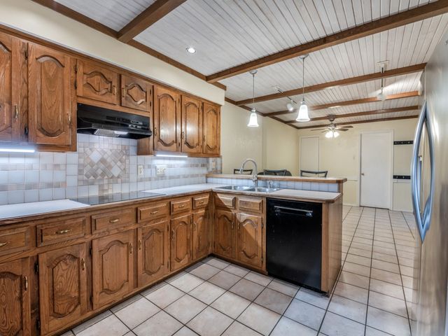 614 Old Country Road, Duncanville, TX 75137
