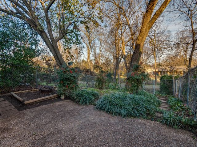 614 Old Country Road, Duncanville, TX 75137
