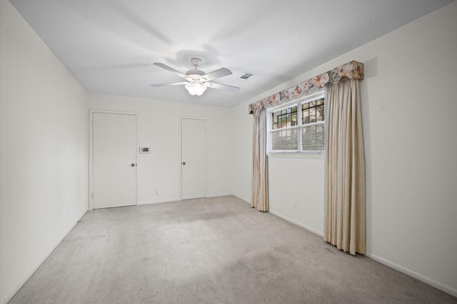 5619 Sheraton Oaks Drive, Houston, TX 77091