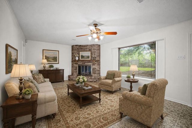 5619 Sheraton Oaks Drive, Houston, TX 77091